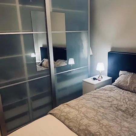 A Bright And Furnished Διαμέρισμα *